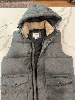 Old Navy Men's Gray Hooded Puffer Vest with Sherpa Collar